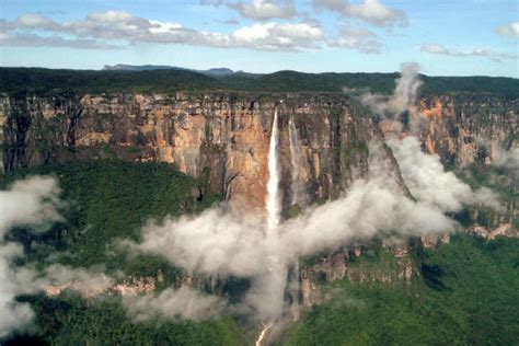 Angel Falls Najwyższy Wodospad Na świecie Znajduje Się W Wenezueli