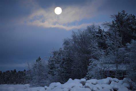 The Annual Full Cold Moon Occurs On Tuesday December 29 2020