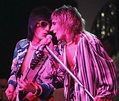 File:Rod Stewart and Ron Wood - Faces - 1975.jpg - Wikimedia Commons