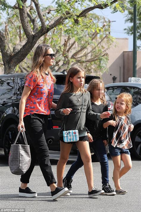 Jessica Alba Takes Daughters Honor And Haven To Pick Out Pumpkins In Beverly Hills Daily Mail