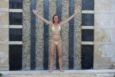 Mutti Im Gelben Wicked Weasel Das Bikini Bilder Album