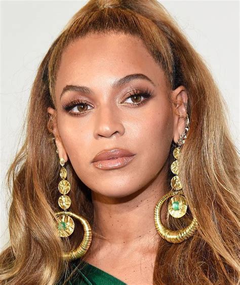 7 Caramel Hair Colors Celebrity Colorists Are Seeing Everywhere Beyonce Makeup Beyonce Hair