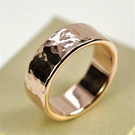 Rose gold tungsten rings are made with a combination of rose gold and tungsten material. 15 Beste Sammlung von Hammered Rose Gold Mens Wedding ...