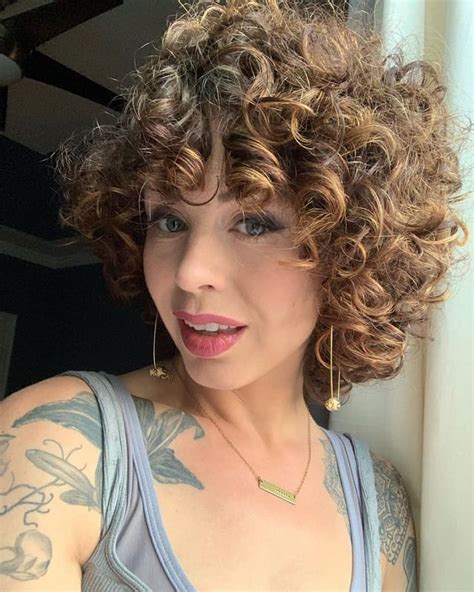 Best Way To Style Short Curly Hair Try It Tuesday How I Style My