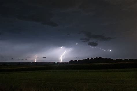 Threat For Scattered Thunderstorms Some Severe Increasing Into