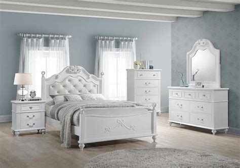If you plan to have your child grow in their bedroom furniture as they mature, all you need is updated linens and wall décor to reflect their age level and interests as they change over the years. Lacks | Alana Kids Twin Bedroom Set | Twin bedroom sets ...