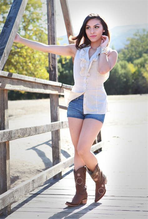 How To Wear Cowgirl Boots With Short Shorts Fashion Country Fashion