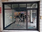 高雄三民區店面裝修工程-門面換成鋁製金屬框搭配透視度高的落地玻璃