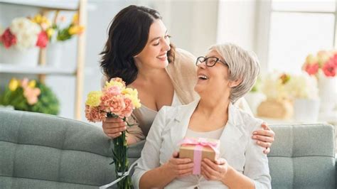 Ways To Celebrate Mothers Day With Your Elderly Mom