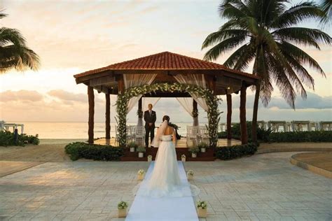 Affordable Destination Weddings In The Us Top 10 Us Destination Wedding Ideas The Wedding Stories
