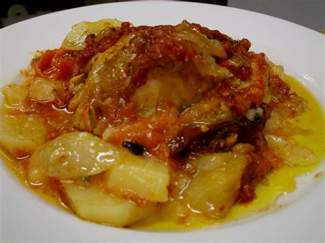 Hoy, en cocina familiar con javier romero, os presento una deliciosa receta de bacalao con tomate, que no puede ser más fácil de preparar. cocina para todos: bacalao al horno