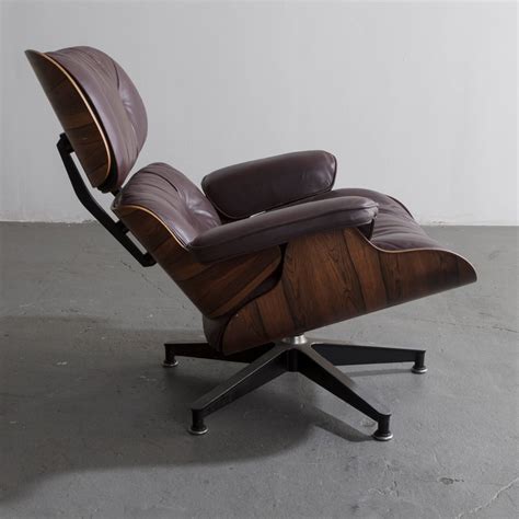 “670” Lounge Chair And Ottoman By Charles And Ray Eames Lc1154 R