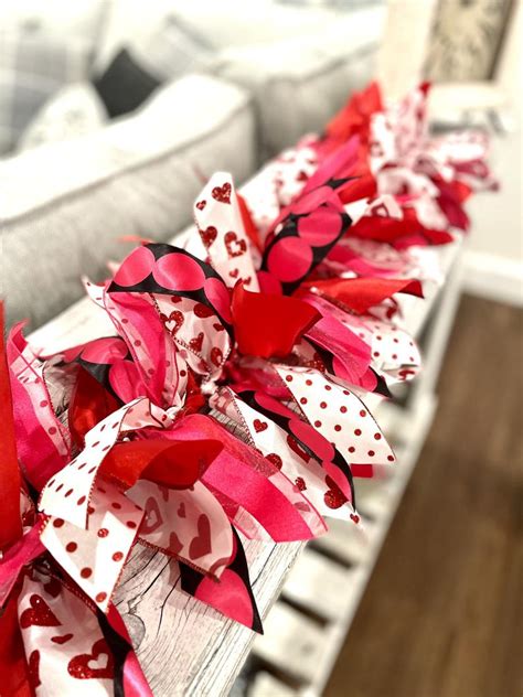 16 Lovely Valentines Day Garland Ideas You Will Adore