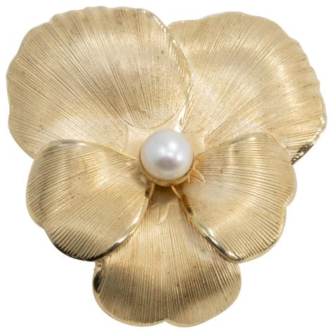 Danecraft Flower Pin Brooch Textured Gold And Cultured Pearl For Sale