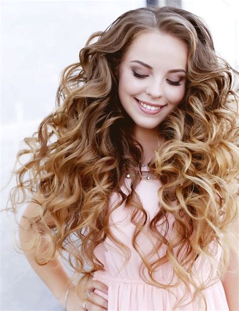 35 Glamorous Layered Curly Hair Ideas For 2022