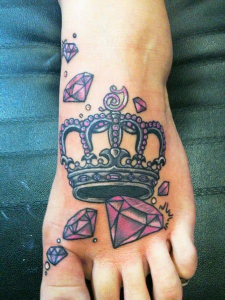 32 Queen Tattoo Images Pictures And Design Ideas