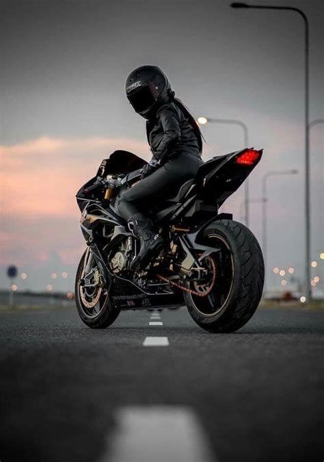 take a look at this superb photo what an artistic design motorcyclegirls in 2020 female