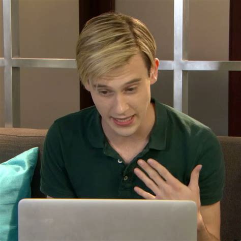 Watch Hollywood Mediums Tyler Henry Give A Fan An Emotional And Personal Reading On Hollywood