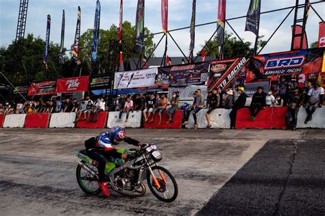 Grins And Engine Growls Thai Motorbike Drag Racing Kicks Back Into