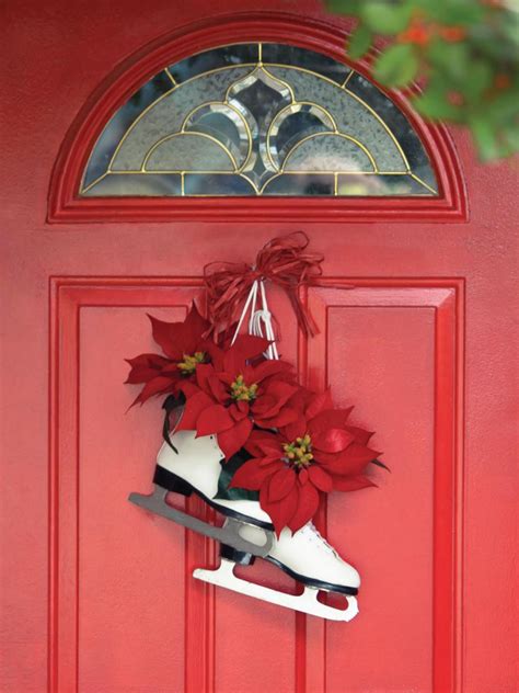 Kitchen countertop or windowsill décor: Decorating With Poinsettias | HGTV