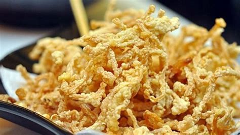 Perlu diperhatikan, pada saat menggoreng kremes diharuskan menuang adonan dengan jarak yang agak tinggi agar kremes tidak lengket dan jangan diaduk. Cara Membuat Jamur Crispy yang Enak, Sederhana, dan Renyah ...