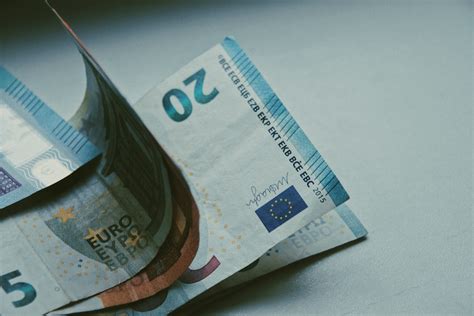 Ecco Quanti Soldi Rende Tenere Euro Su Un Conto Deposito In Banca Per Mesi Con E Senza