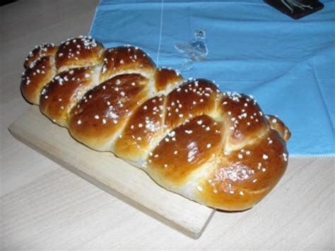 Hefezopf mit Mehl Zopfmehl und Hefe frisch Rezept mit Bild