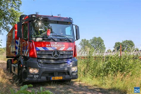 De brandweer van nederweert kreeg hierbij ondersteuning van de brandweerlieden uit weert. Grote brand aardbeienveld Booldersdijk Nederweert ...