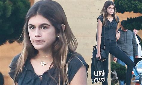 Kaia Gerber Looks The Exact Replica Of Her Mum Cindy Crawford Daily