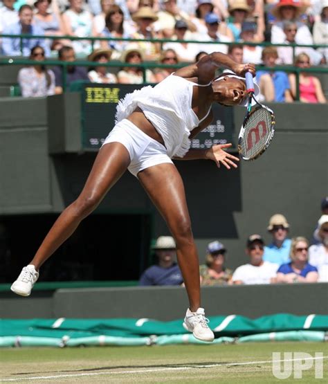 Photo Venus Williams Serves At The Wimbledon Championships