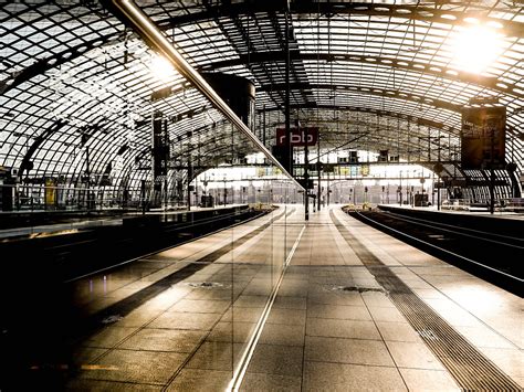 Frapp | Deutsche Bahn stoppt Fernverkehr am Montag