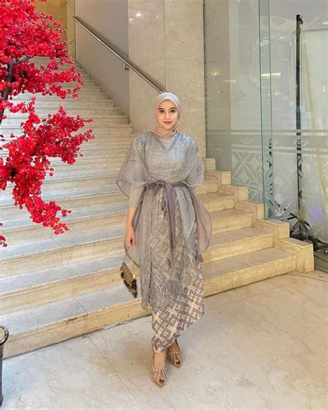 9 Baju Kondangan Simple Hijab Rok Referensi Tampil Elegan