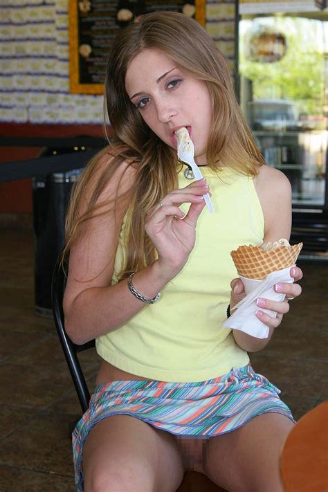 アイスクリームアイスキャンディーを食べているエロ画像 性癖エロ画像 センギリ