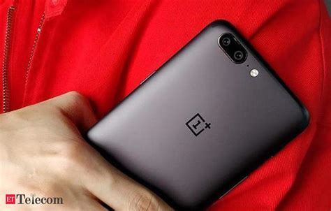 Apple Shines In Q4 Oneplus Widens Gap With Samsung In Premium