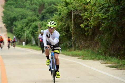 Amateur Bike Athletes Make The Most Of Their Efforts In The Bicycle