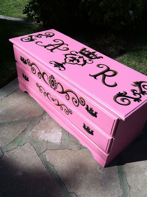 Trunk Painted In Bright Pink And Monogramed In Black Awesome Trunk