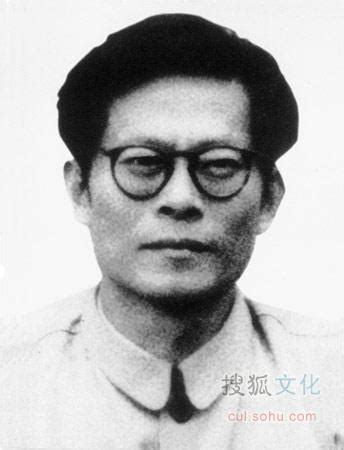 江泽民 （1926年8月17日 － ），男， 汉族 ， 江苏 扬州 人， 中国共产党 中央委员会总书记. 驻南联盟大使馆被炸后江泽民讲话：卧薪尝胆-搜狐文化频道