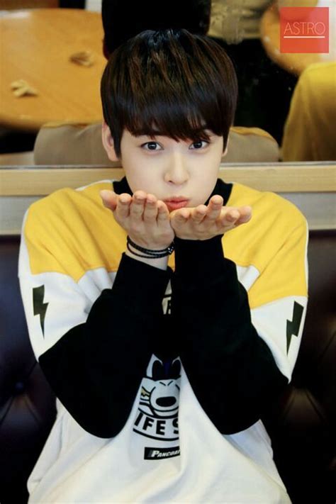 He is a member of the boy group astro and a former member of the project group s.o.u.l. Kumpulan Foto - Foto Cha Eun Woo ASTRO