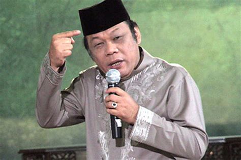 Profil KH. Zainudin MZ - Suara Ustadz - Menyeru Dalam Kebaikan