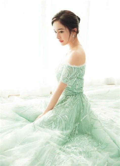 Yang Mi With Images Chinese Beauty Fashion Dresses