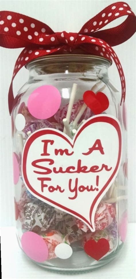 Looking for a quick and easy gift idea that's perfect for just about anyone?! Christmas Candy Jars Sayings #winterpictures #christmastree #snowytrees in 2020 | Valentine ...