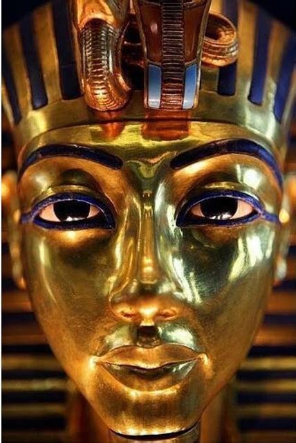 Tutankhamuns Gold Funerary Mask And Real Head Shape Sola Rey