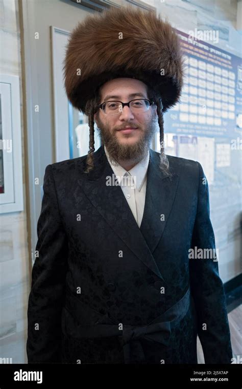Shtreimel Fur Hi Res Stock Photography And Images Alamy