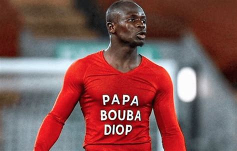 Photo Liverpool Stars Tribute To Papa Bouba Diop