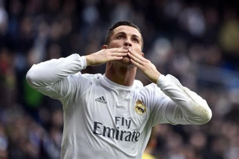 Sichern sie sich das trikot des spanischen rekordmeisters real madrid von adidas aus der saison 2015/16. Adidas Real Madrid Trikot 7 Cristiano Ronaldo 2015/16 ...