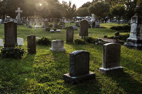 chicago catholic cemeteries give a proper burial to those who died on the fringes catholic