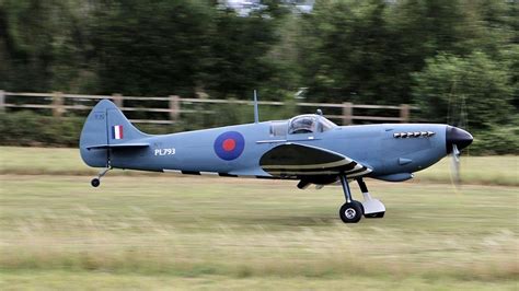Hampshire Ww2 Enthusiast Sees Replica Spitfire Take To Skies Bbc News