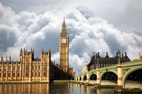 50 Amazing British Landmarks Everyone Should Visit