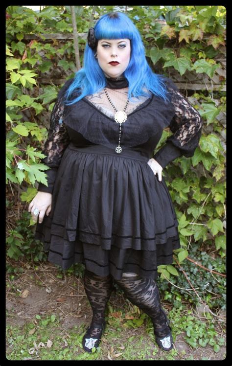 fatshion peepshow chubby goth fashion curvy fashion gothic fashion plus size fashion edgy