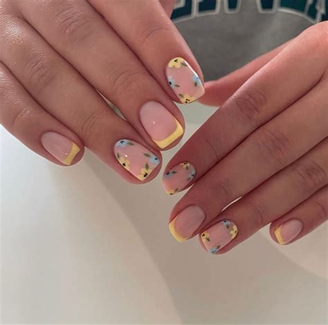 Floral Nails French Tip Pastel Summer Spring Nails Ideas Inspo Inspiration 2021 Floral Nails